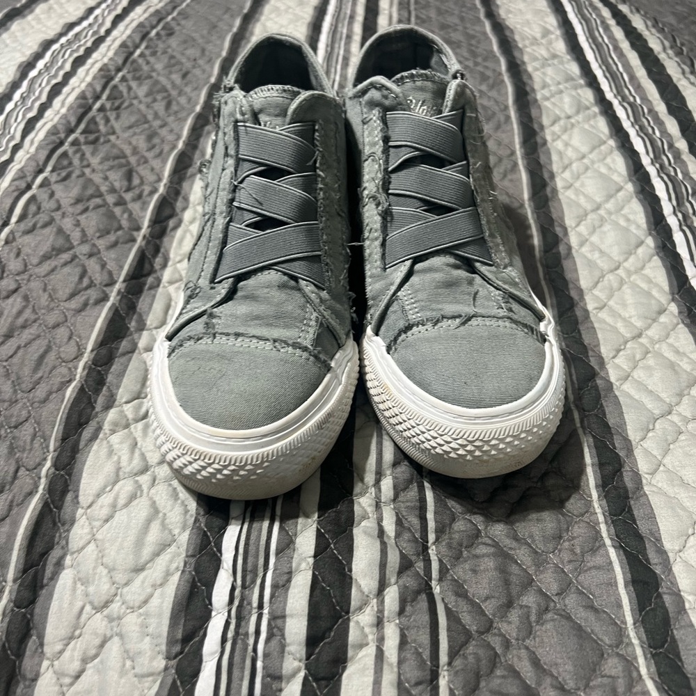 Blowfish Malibu Mamba gray wedge sneakers size 8